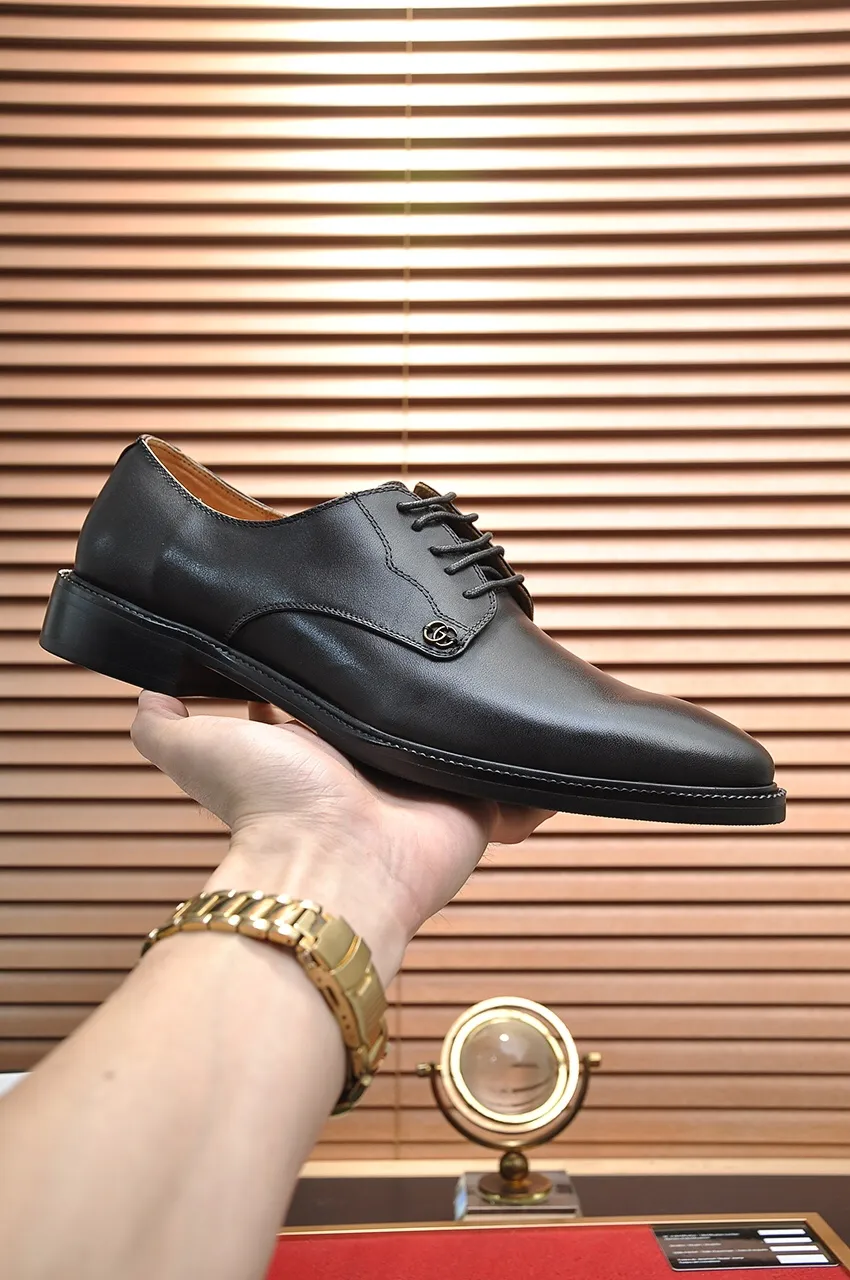 Men's shoes💰500💶Italy's top luxury men's shoe giant (GUCCI) (Gucci) (full cowhide lining) new arrival🍃Original European style🔰 Pleasant to the eye😍In order to make the shoes more durable and non-deformable🌀The production continues to follow traditional methods but there is still no lack of innovation💪Choose original sheepskin for the leather♻️ Smooth and natural And extra bright ⭐Made of imported cowhide, the first choice of rich people 38-45 (45 customized)